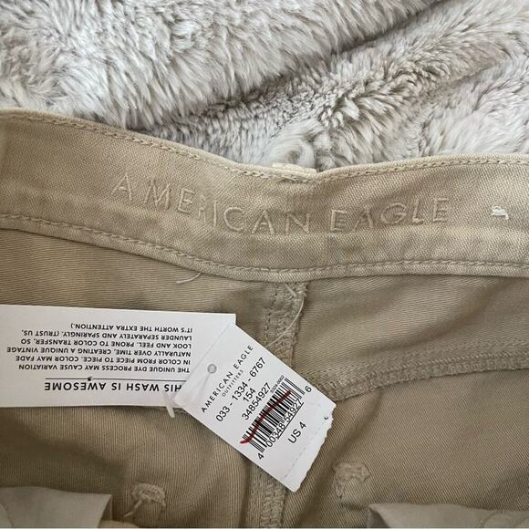 New American Eagle Mom Shorts Tan Distressed High Rise - Picture 8 of 8